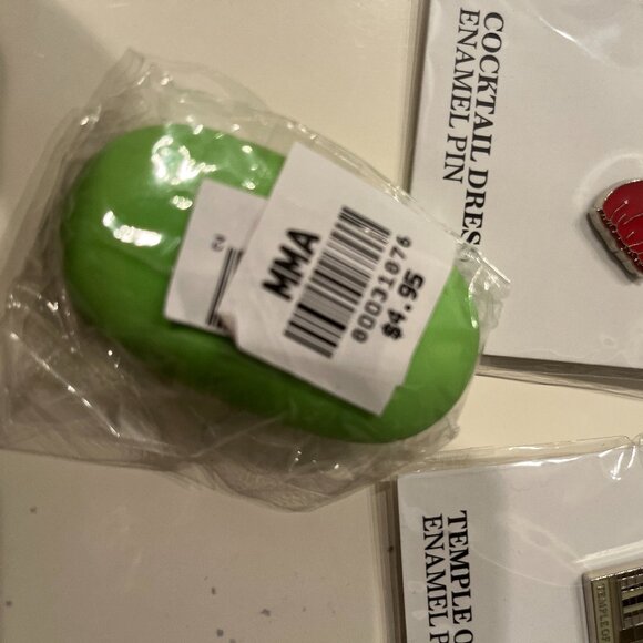 Collectible Pins - Metropolitan Museum of Art‎ Pins and Eraser (new) (h/x) - Picture 3 of 14